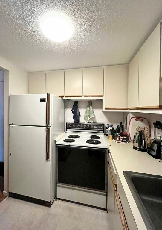 Building Photo - 19 Winchester St