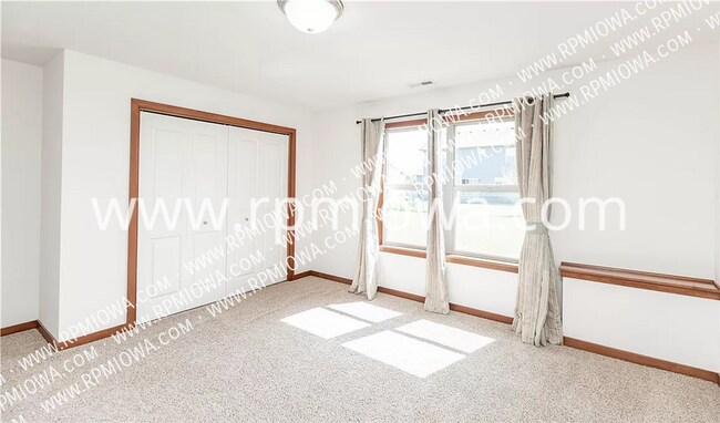 Building Photo - 1127 90th St