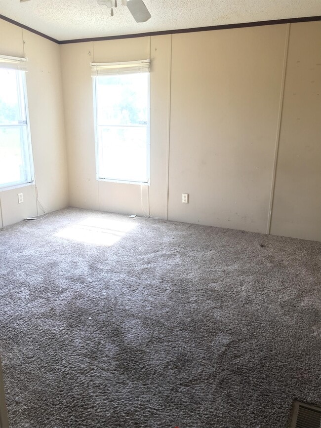 Building Photo - 24 Laryn Ln