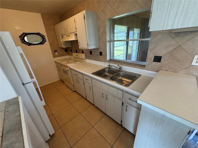 Building Photo - 22236 Montrose Ave