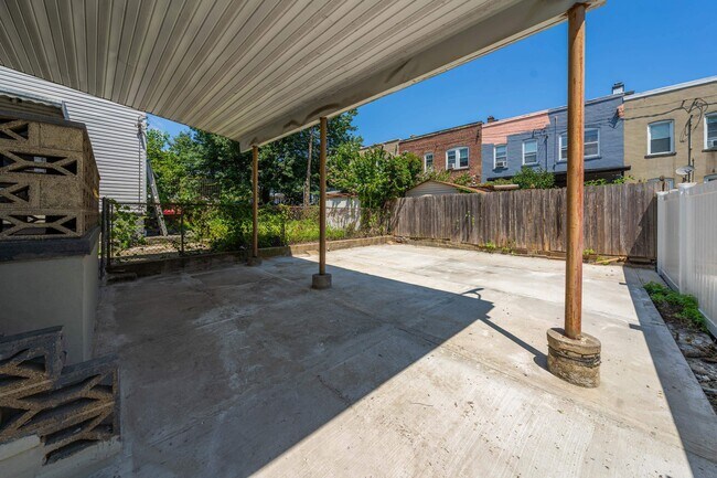 Building Photo - 214 50th St