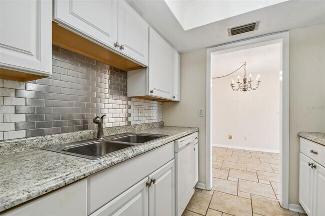 Building Photo - 610 Indian Rocks Rd N