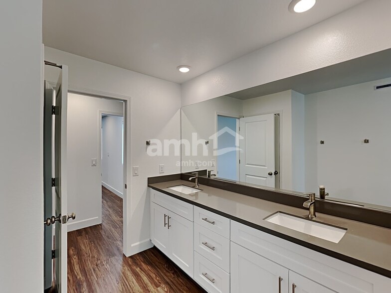 Building Photo - 9124 Crocker Pt Ct