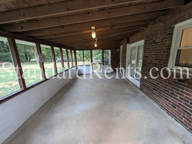 Building Photo - 2591 Kings Cir NW