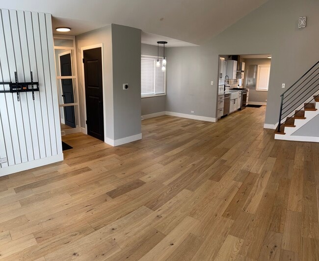 Building Photo - 2200 Old Glenview Rd