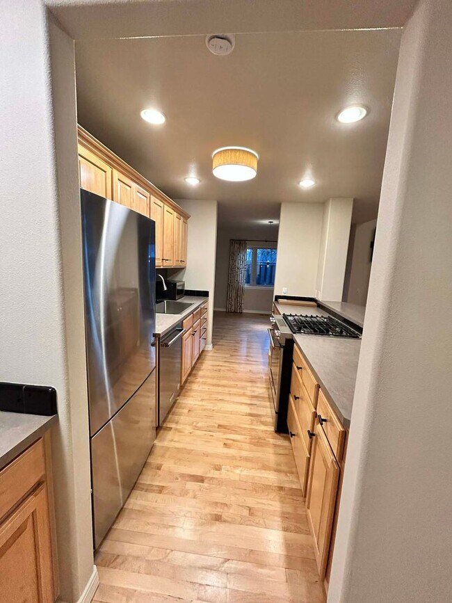 Building Photo - Modern 2-Bedroom Condo with Loft & 2 Car Garage!