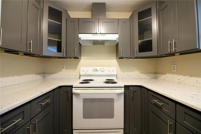 Building Photo - 701 Swiss Dr