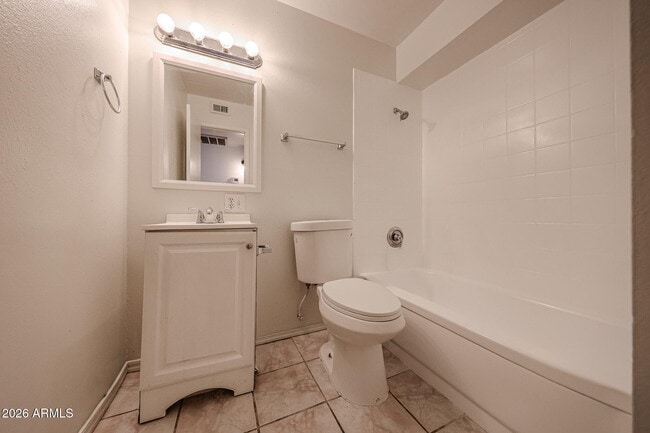 Building Photo - 2226 W Heatherbrae Dr