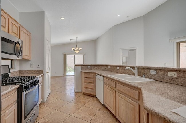 Building Photo - 121 Chatara Way