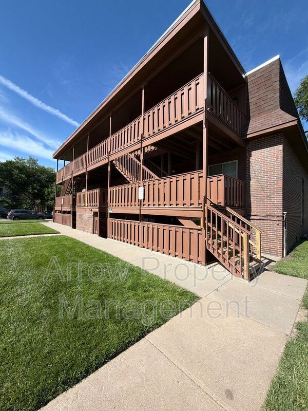 Building Photo - 2338 Lynn St