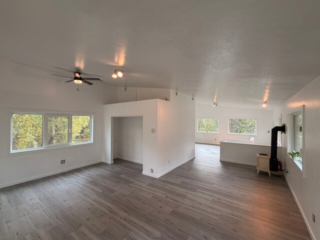 Building Photo - 4500 Willow Cir