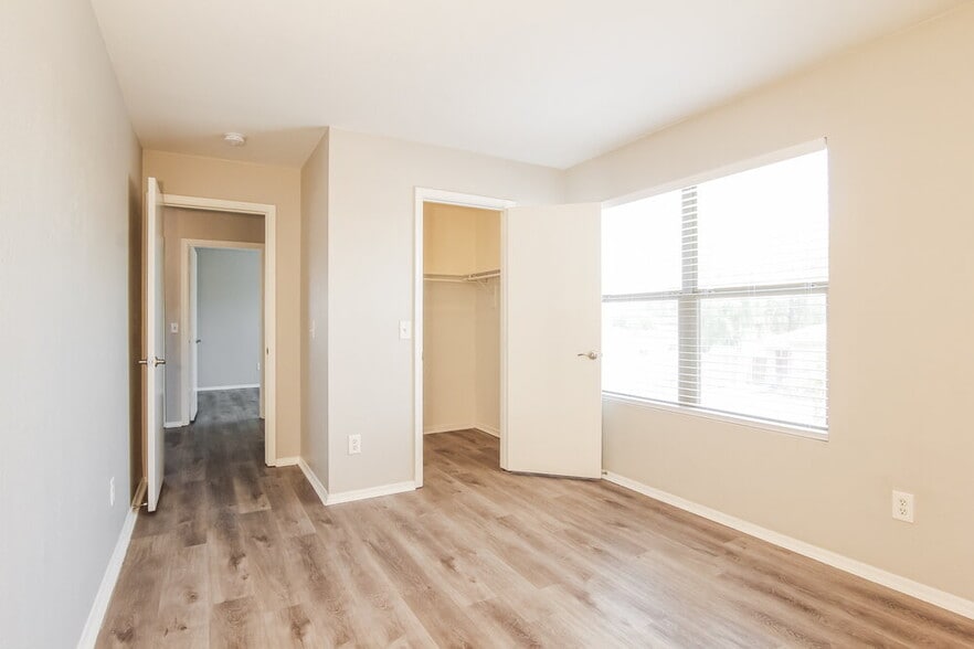 Building Photo - 4630 N 91st Dr