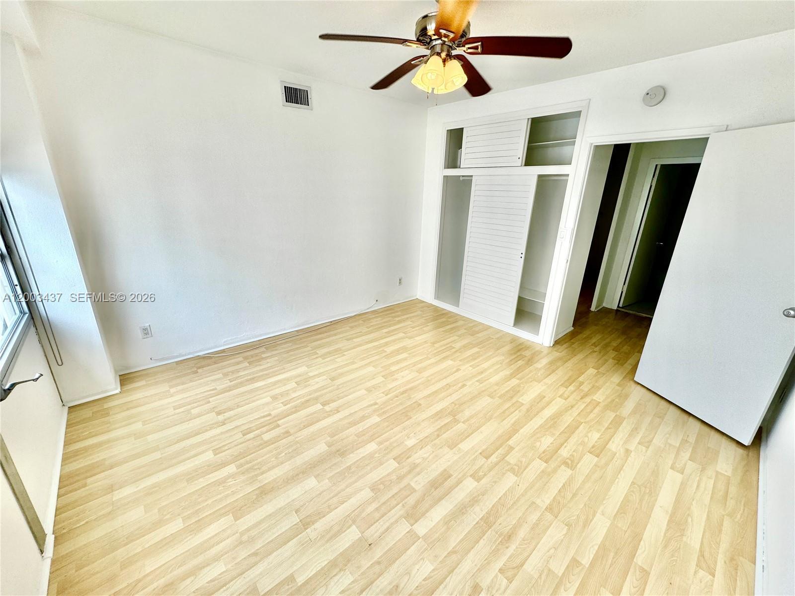 Building Photo - 1430 Brickell Bay Dr