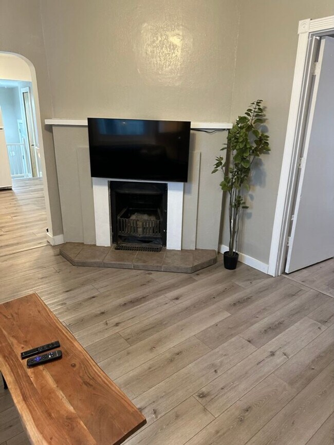 Building Photo - 2848 4th St