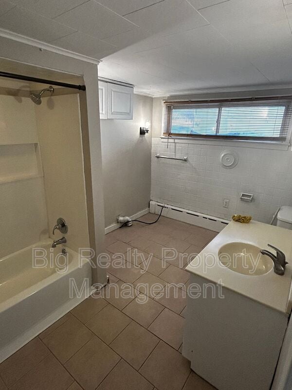 Building Photo - 10 Boraten Rd