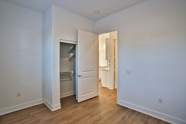 Building Photo - 5 Bedroom SFR in Irvine