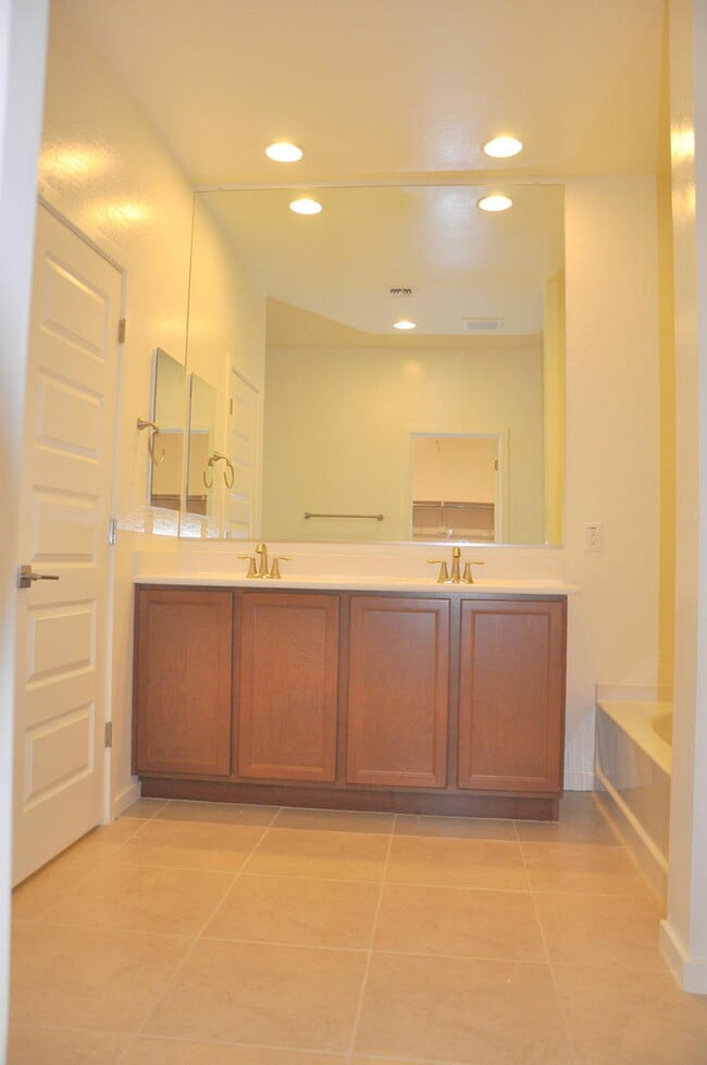 Building Photo - Practically Brand New Energy Efficient Queen Creek Home