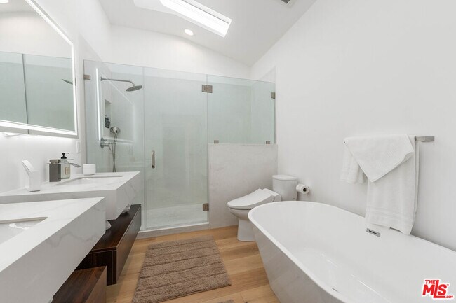 Building Photo - 4405 Costa De Oro