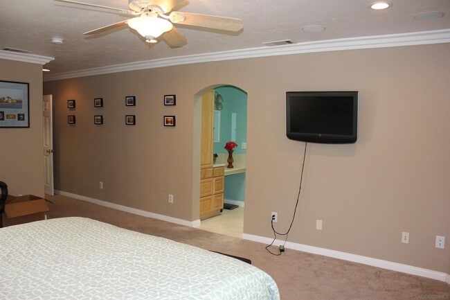 Building Photo - 4025 Mt Everest Blvd