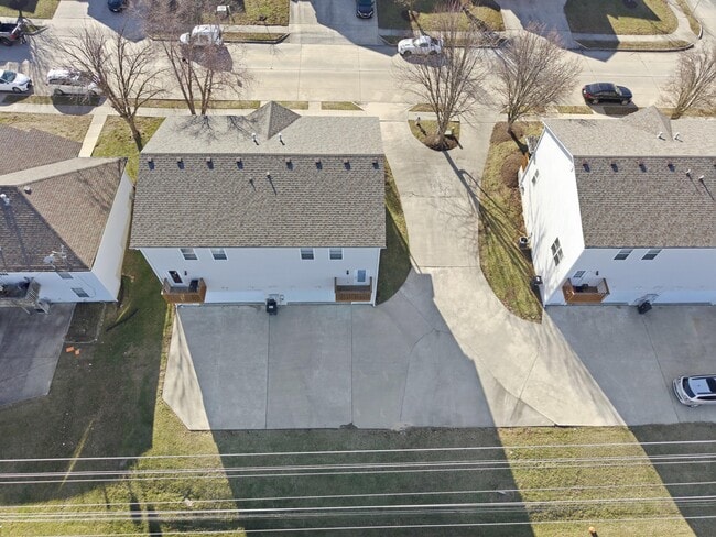 Building Photo - 2413 Northampton Dr