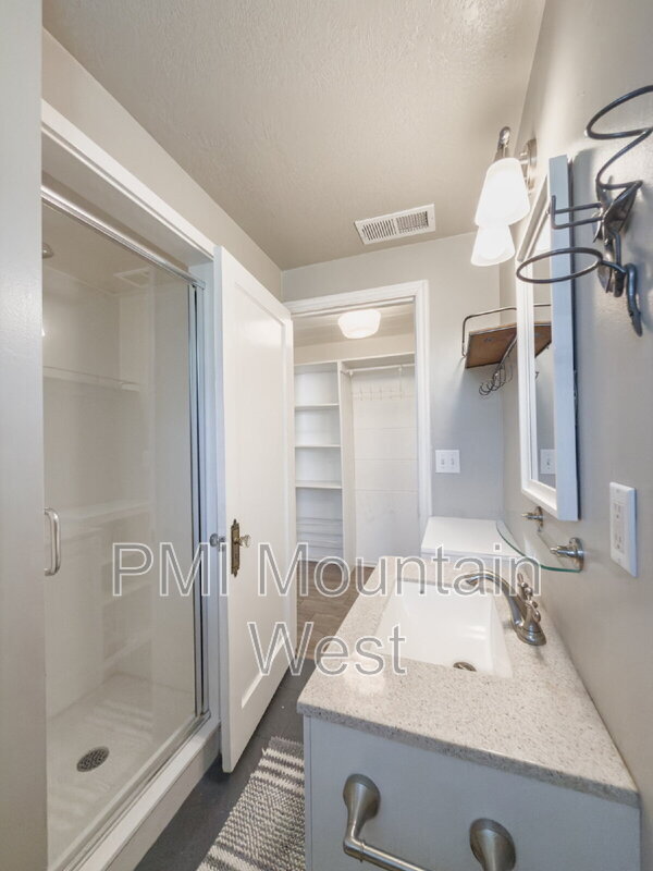 Building Photo - 2122 S 1800 E