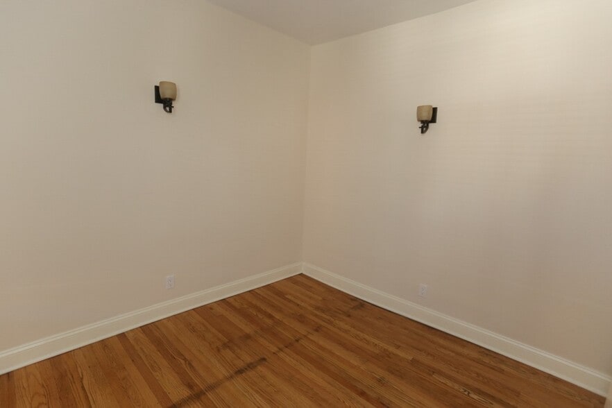 Building Photo - 4045 N Ashland