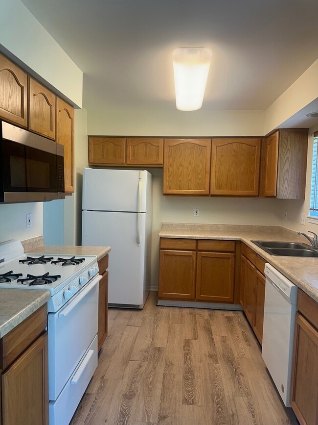 Building Photo - 21258 Cascade Ct