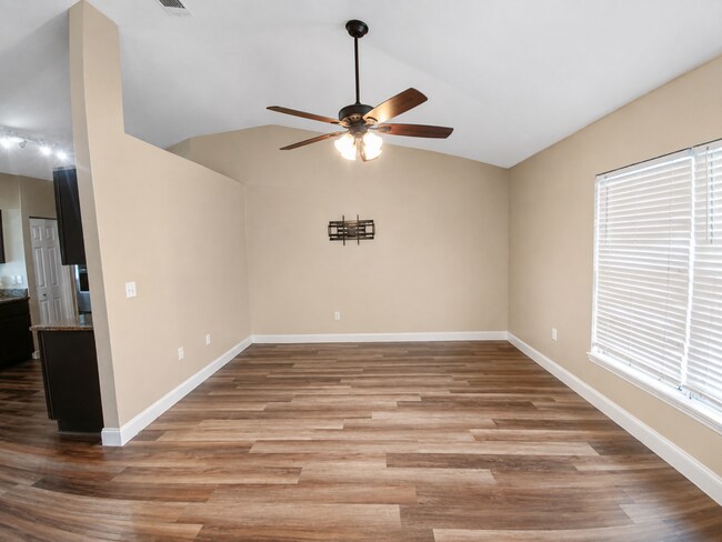 Building Photo - 326 Colonade Ct