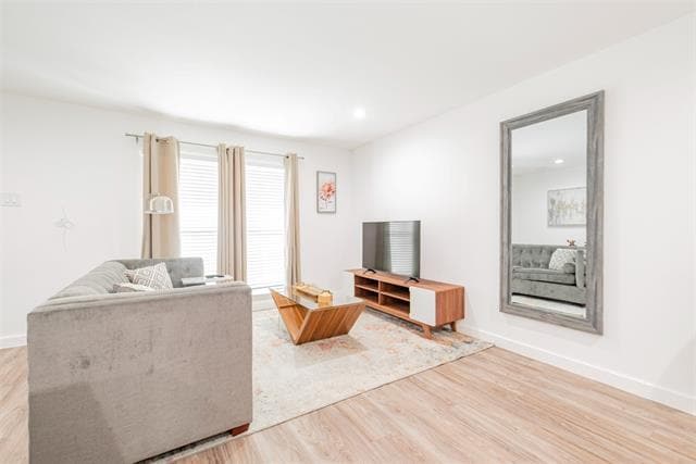 Building Photo - 606 N Marsalis Ave