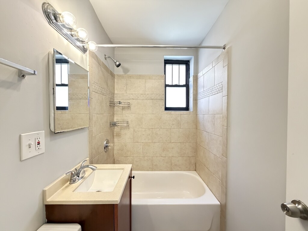 Building Photo - 2854 N Orchard St