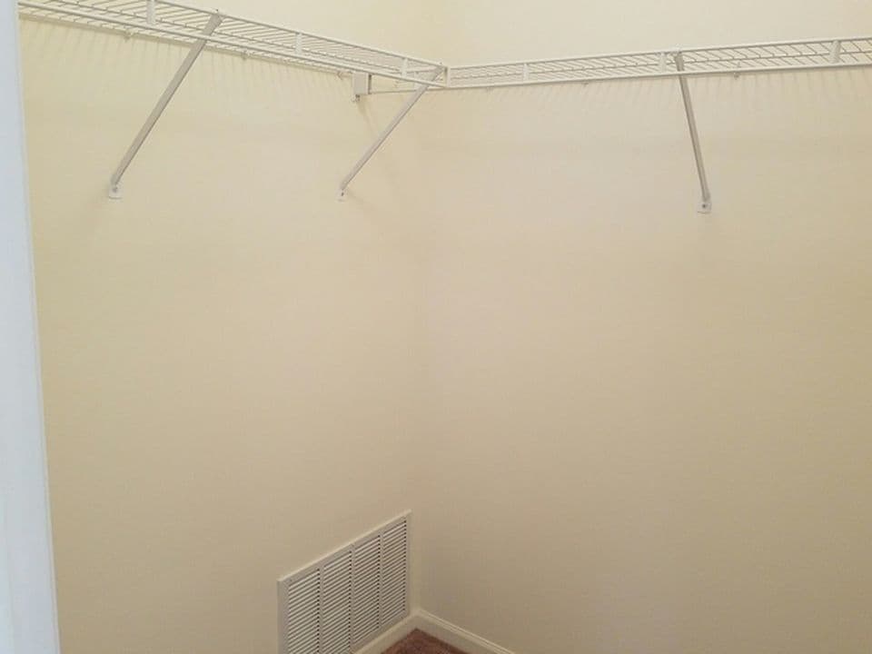 Building Photo - 2541 Hillsboro Blvd