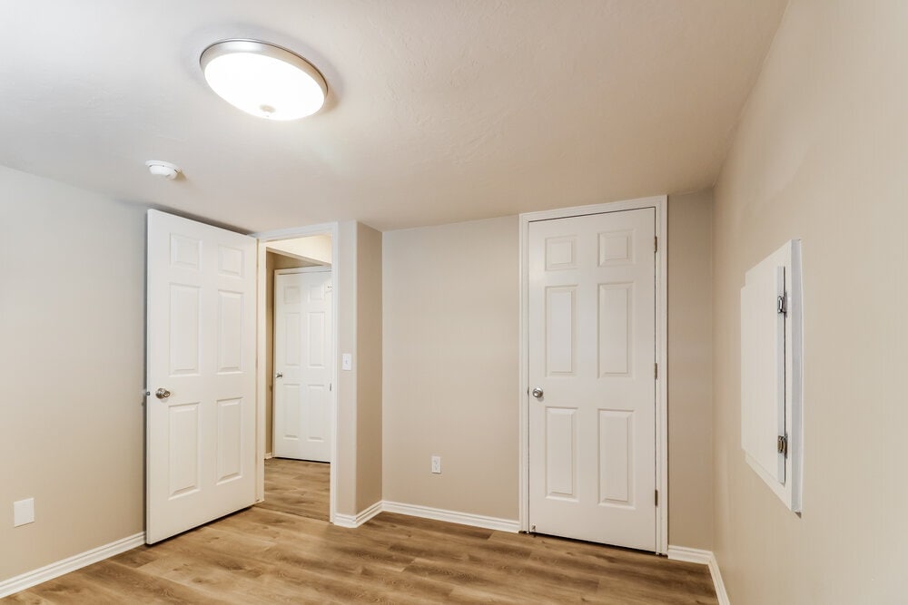 Building Photo - 5831 S Clear Vista Dr