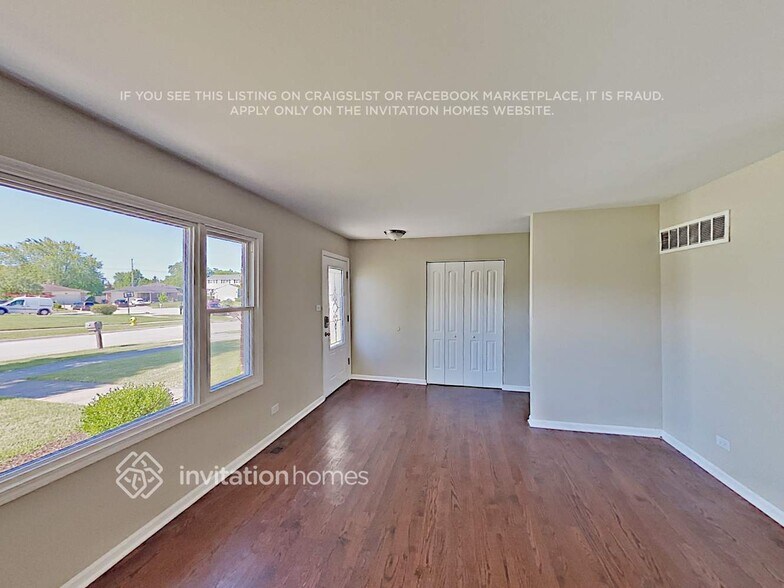 Building Photo - 8840 Hickory Dr