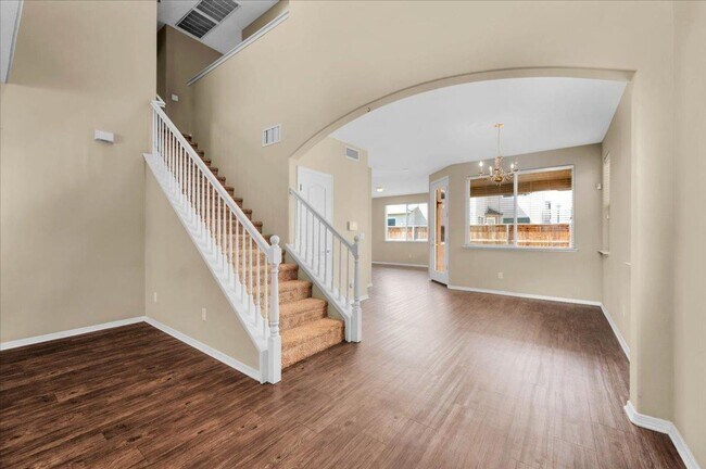 Building Photo - Spacious 4 Bedroom Home in North Clovis Gated Community
