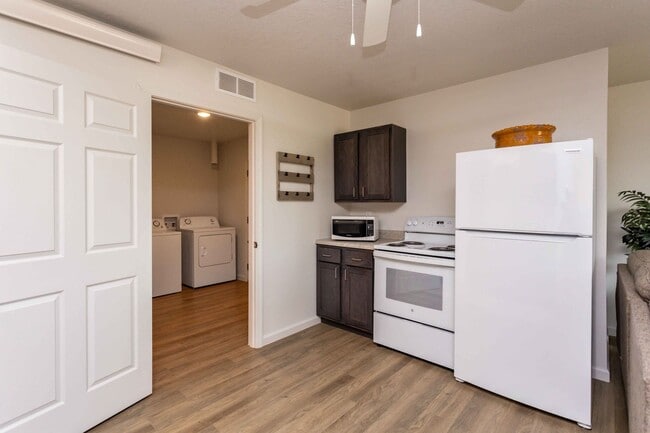 Building Photo - 3 Bedroom, Single-story Townhomes for rent...