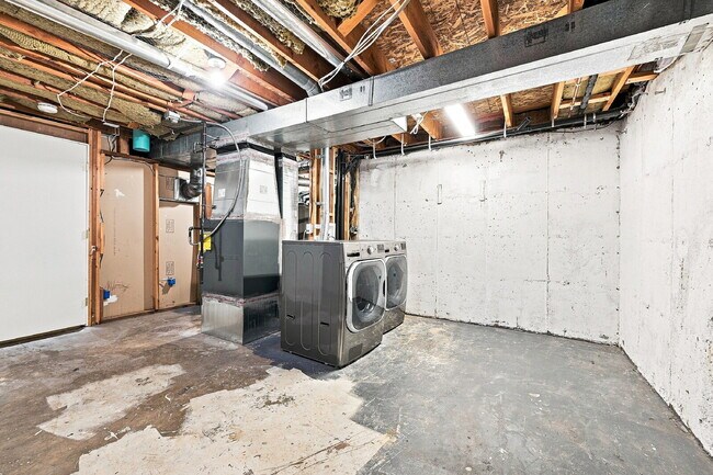 Building Photo - $2,495.95, 3 bed, 2.5 bath, located in Westminster with a large backyard.