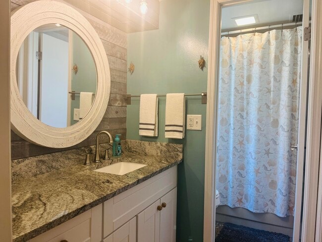 Building Photo - 3142-3153 Sir Hamilton Cir