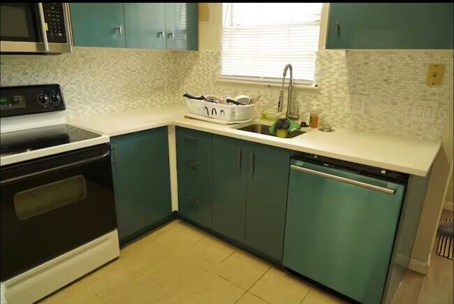 Building Photo - 7575 Cambridge St