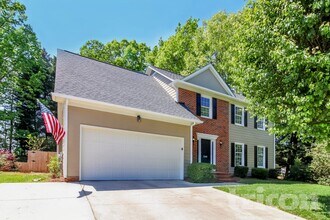 Building Photo - 3200 Oliver Dr
