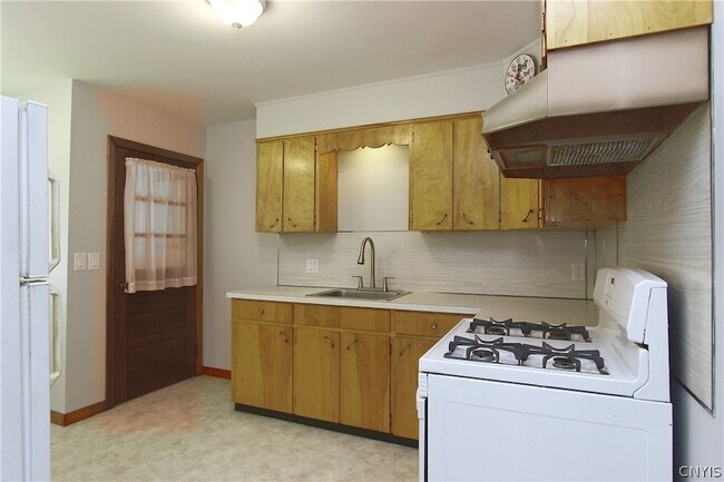 Building Photo - 8110 Halsey Rd