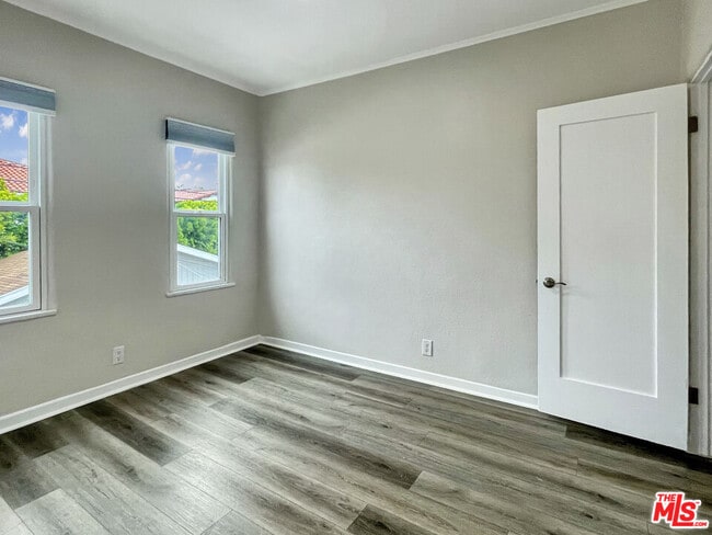 Building Photo - 124 N Mansfield Ave