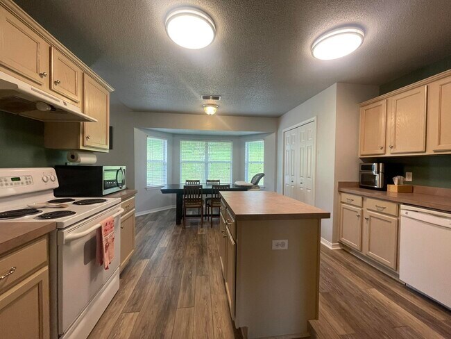 Building Photo - 321 Egan Dr