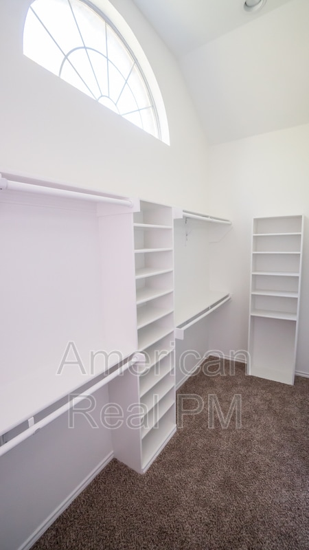 Building Photo - 728 Robin Meadow Dr