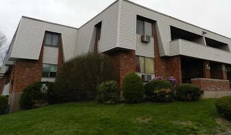 Building Photo - 565 Talcottville Rd