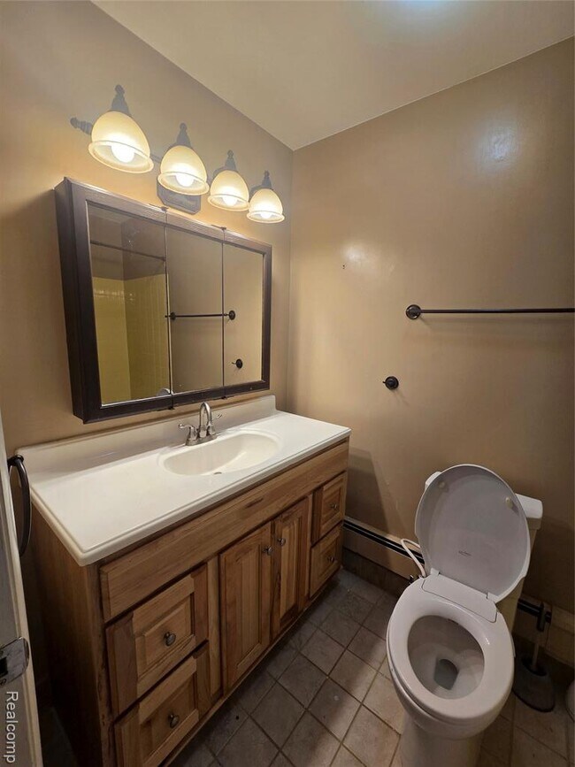 Building Photo - 2951 Hill Dr