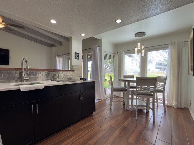 Building Photo - 15000 Ashford St