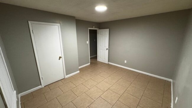 Building Photo - 1496 Oakwood St