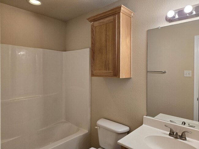 Building Photo - Robinson Townhome