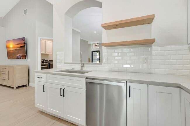 Building Photo - 1050 Delray Lakes Dr