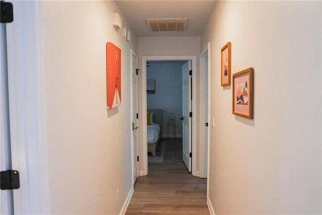 Building Photo - 22 Penrith Dr